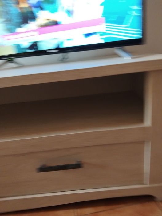 Móvel para TV com duas gavetas