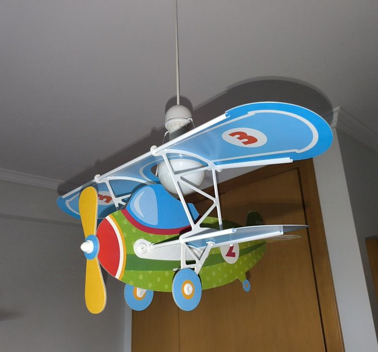 Candeeiro avião criança
