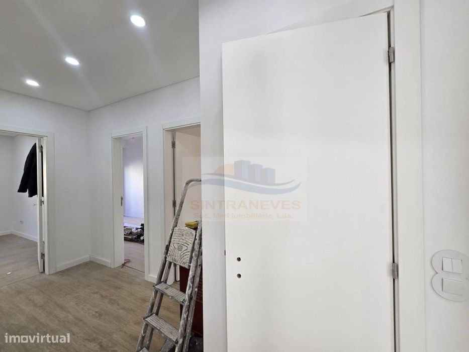 Fantástico T2 com varanda e Sala dupla totalmente remodelado 1. and...