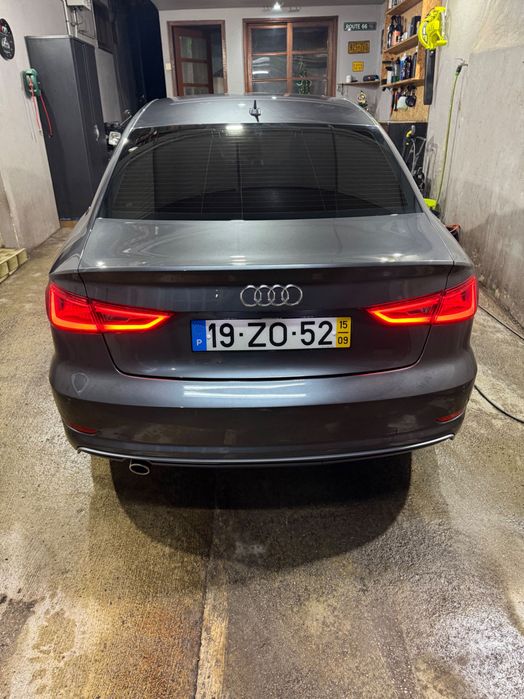 Audi A3 Limousine 1.6 TDI S-line S tronic / Garantia