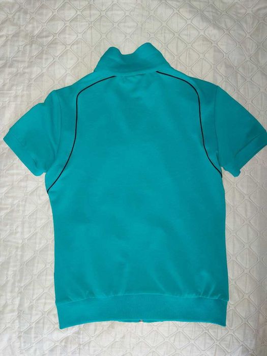 Жіноча спортивна безрукавка