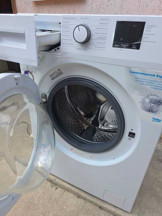 Пральна машина Beko у відмінному стані, як нова. Використовувалася всього 2 роки.