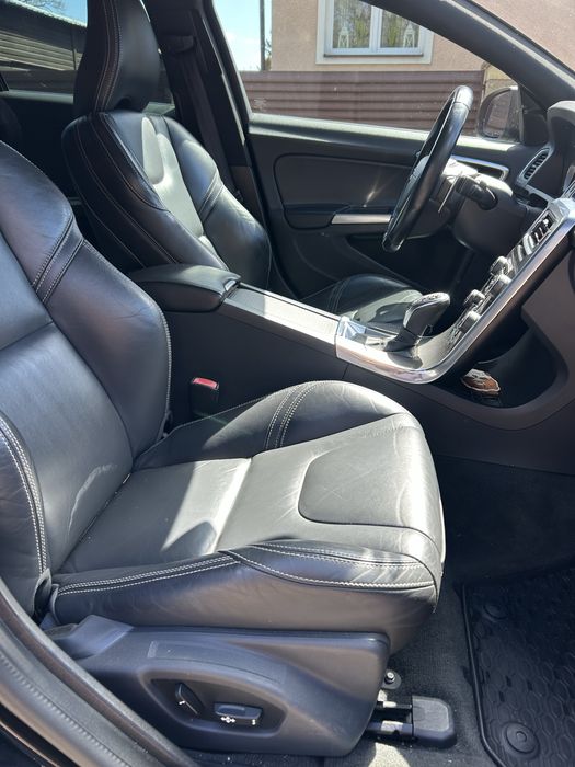 Volvo s60 t5 245hp, lekko uszkodzne , boagata wersja !