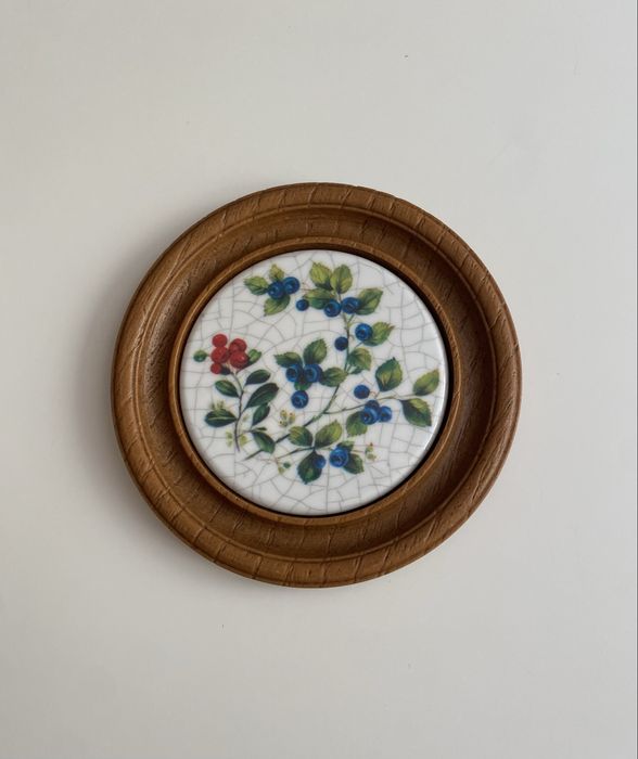 Декоративна підвісна мінітарілочка із лісовими ягодами