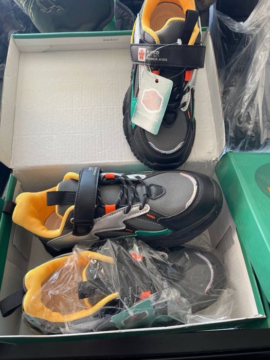 Кросівки на весну