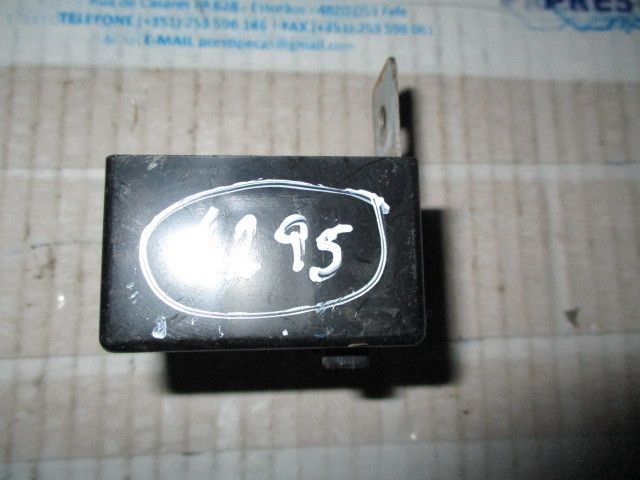 Botão / interruptor electromecânico / relé HYUNDAI Accent I (X3)