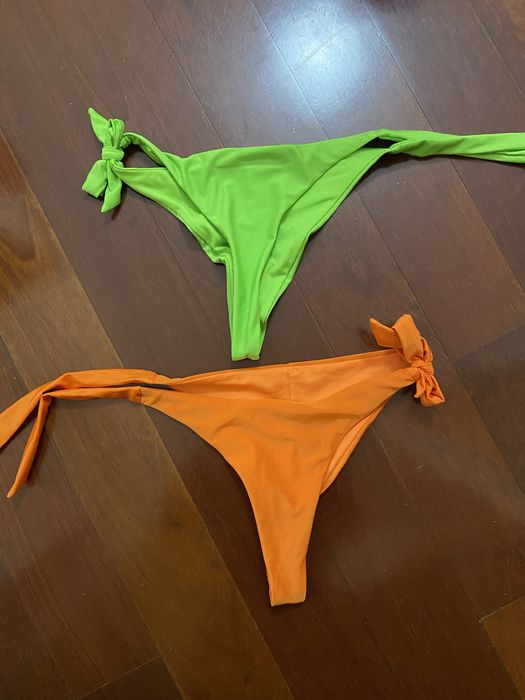 2 bikini-style underwear