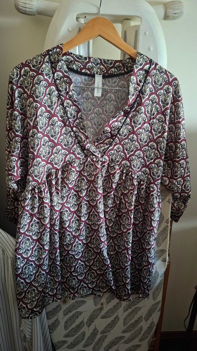 Blusas e tunicas femininas diversos tamanhos e cores, a 5€ cada+portes