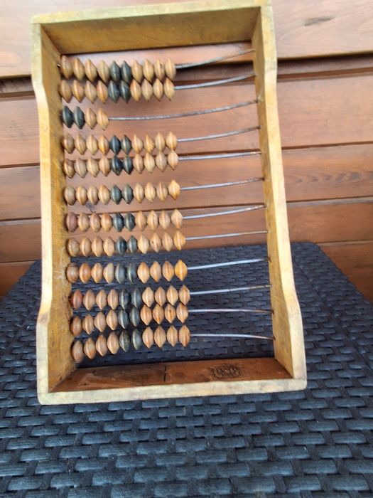 Sprzedam  stare liczydło drewniane  w dobrym stanie