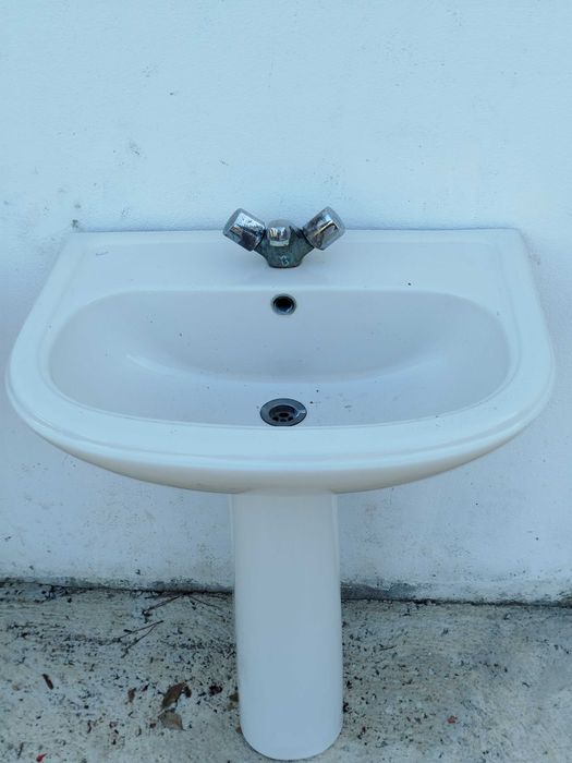 Lavatório de casa de banho de louça "indusa" branco