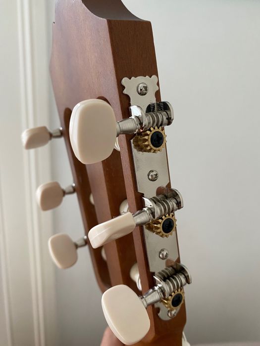 Guitarra Yamaha 2/4 nova
