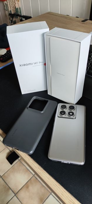 Xiaomi Mi 14T Pro Cinza metálico.