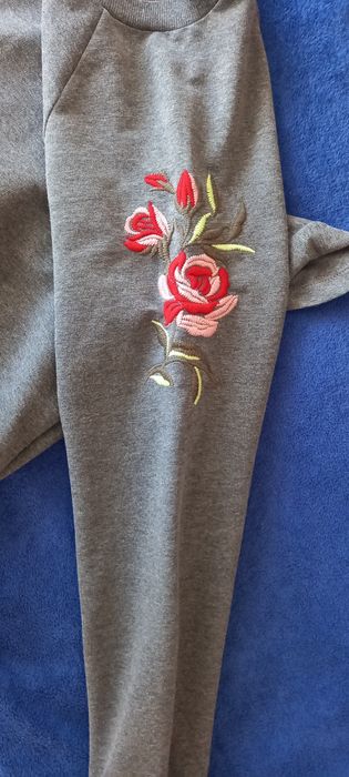 Sprzedam sukienke długą z motywem