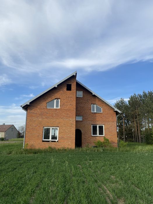 Dom 220 m² na działce 1936,5 m² – Stróża, gmina Rząśnia