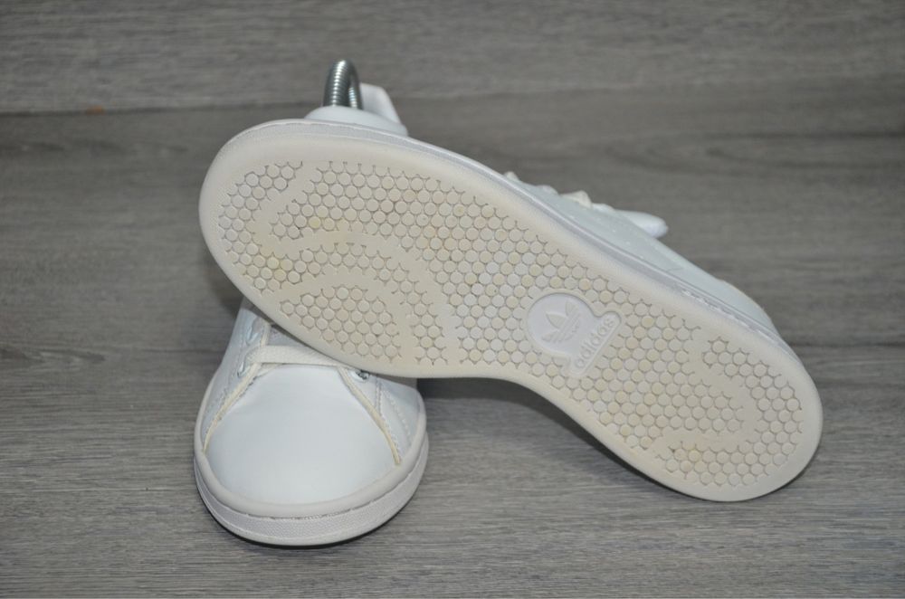 Продам кросівки Фірма  Adidas Stan Smith