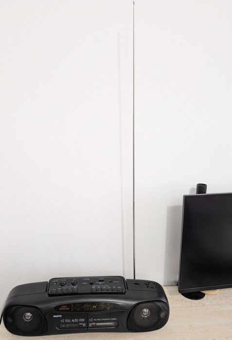 Вінтажна магнітола SANYO MW-806LO, стан задовільний, все працює, Ірпінь.