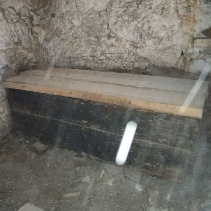 Arca de madeira para cereais antigo