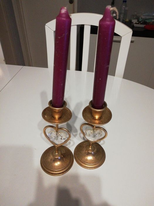 Castiçais em latão com corações em cristal