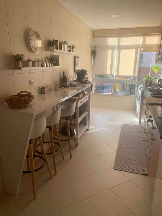 Quarto Individual c/ Varanda - Loures (disponível)