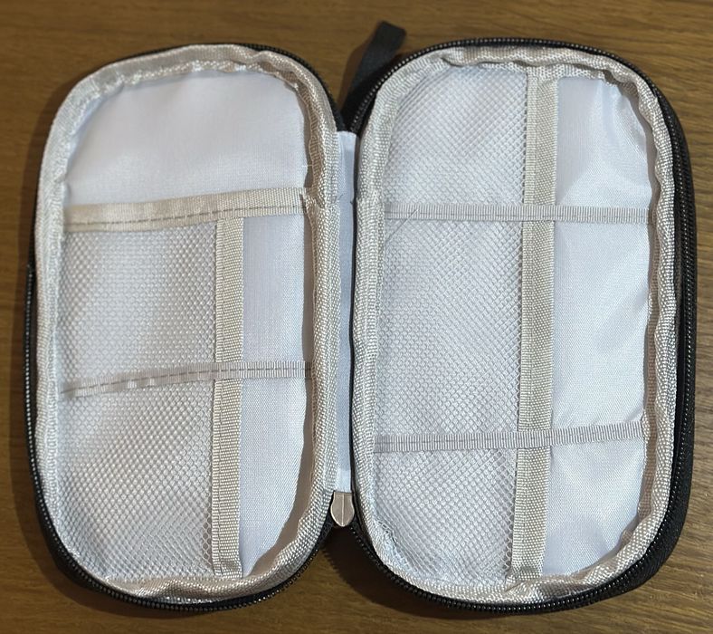 Органайзер для кабелів та аксесуарів