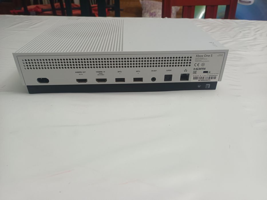 Xbox One S + Jogos + Acessórios