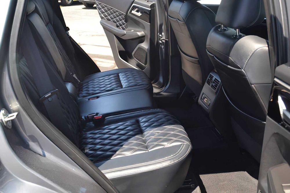 Mitsubishi Outlander PHEV SEL      2023