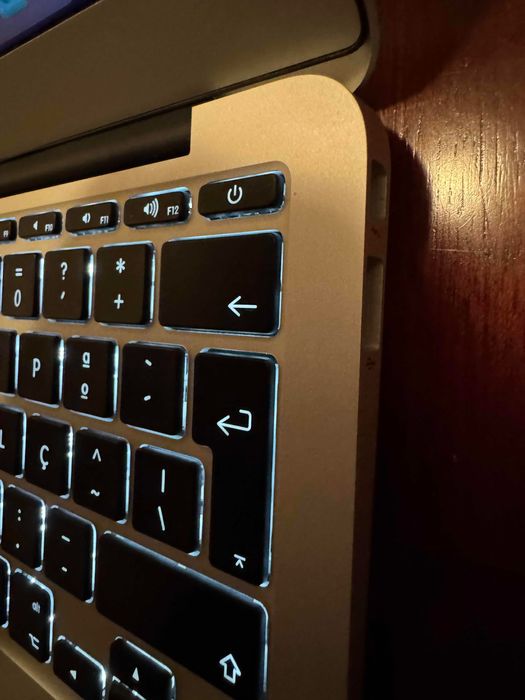 Macbook Air 11’’ (2015) – Excelente estado