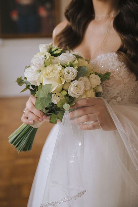 Весільна сукня з фатою