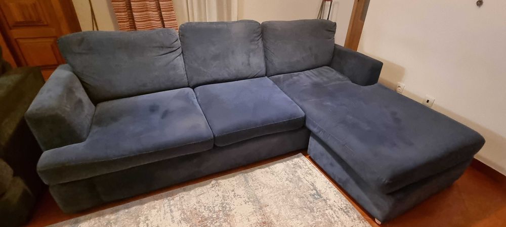 Conjunto de sofá 4 lugares com chaise-longue e cadeirão, em veludo azul