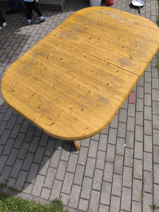 Drewniany rozkładany stół