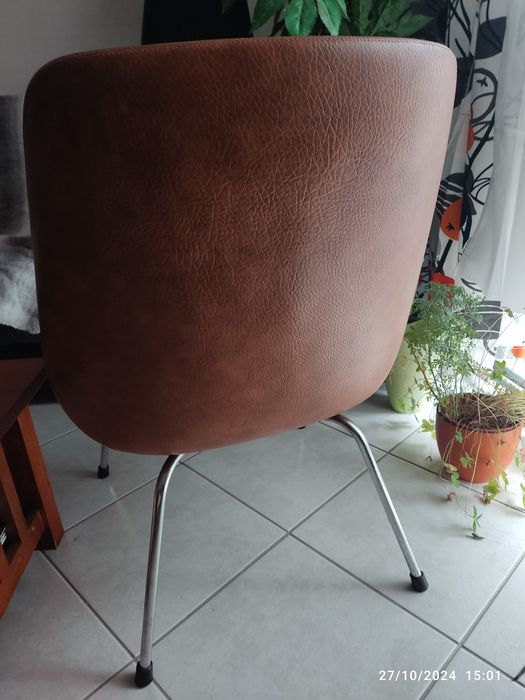 2 cadeirões de pele verdadeira