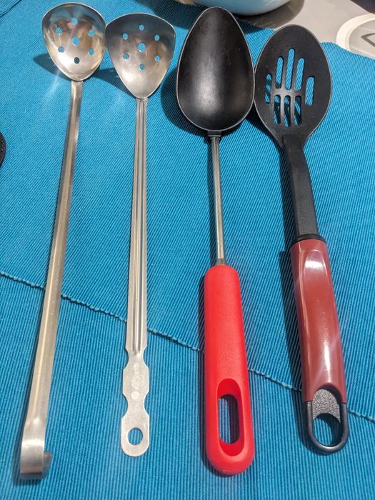 Кухонная утварь столовые приборы ложки вилки лопатки толкушки ножи всё