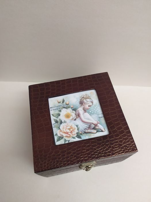 Caixa/guarda joias com possibilidade de mudar imagem ou foto. Nova