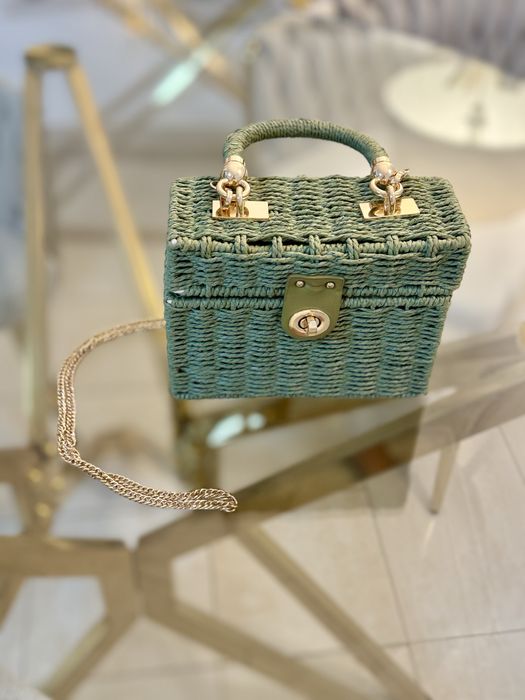 Malas de mão em junco e pele varias cores