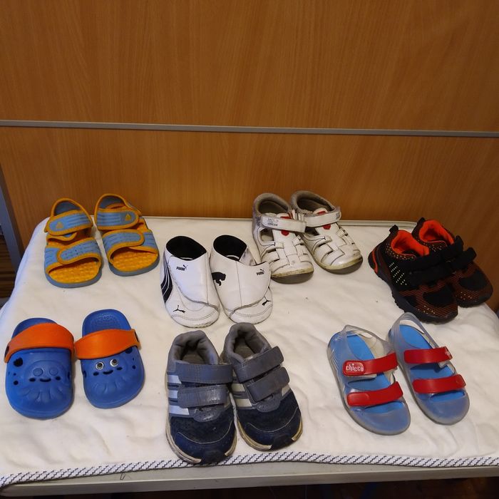 Sapatilhas e sandálias - tamanho 18 a 21