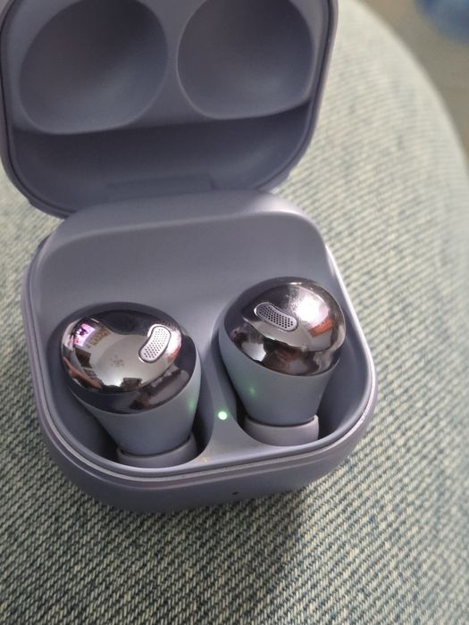 Phones Samsung modelo sm-r 190