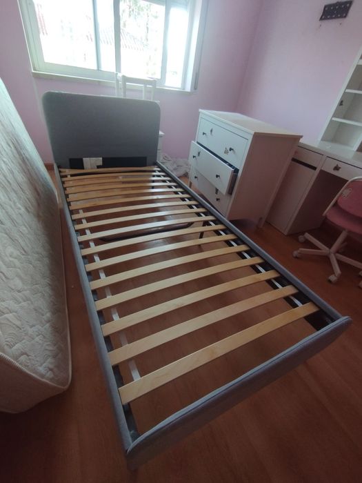 Vende-se cama com estrado