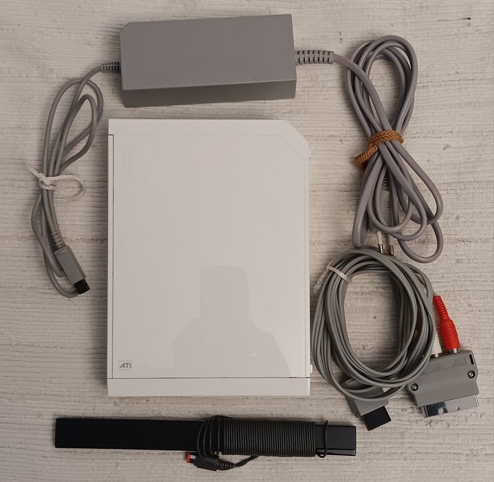 Conjunto Nintendo Wii Branca + 9 jogos Digitais