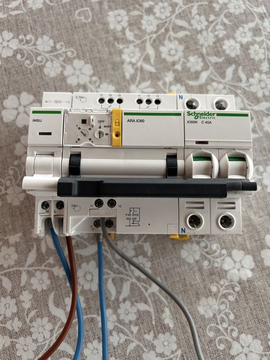Disjuntor Diferencial de Rearme automtico  Schneider ic60