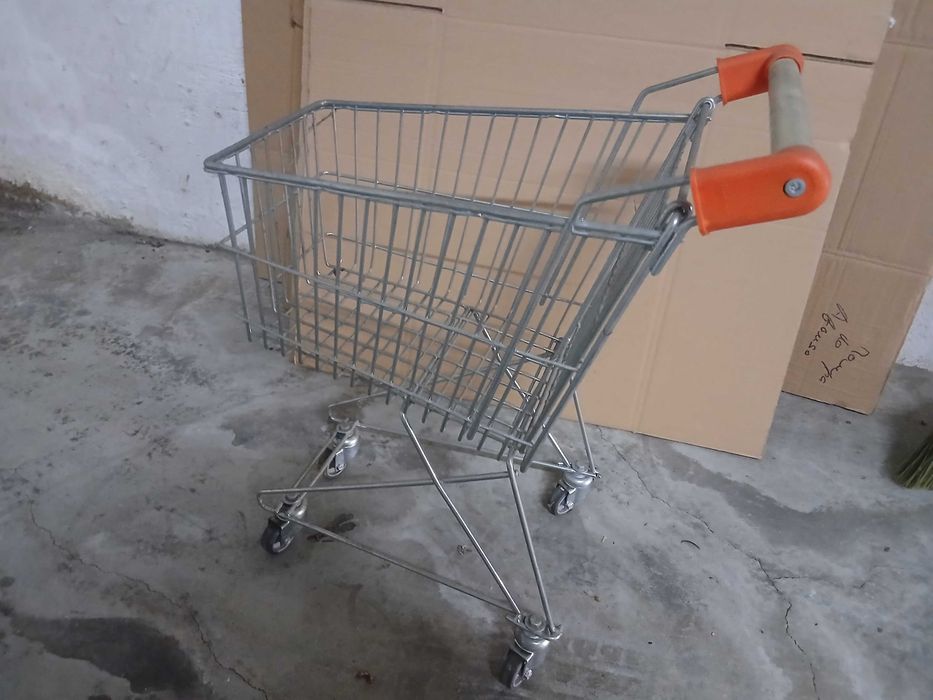 Carrinho de compras real de supermercado para criança