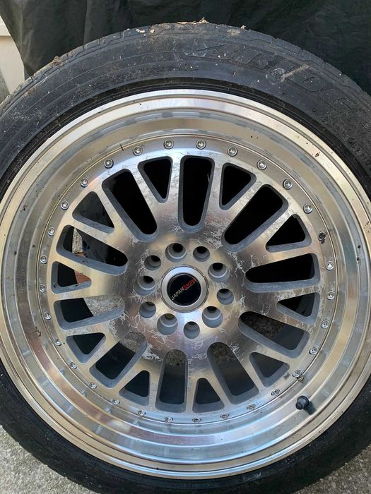 Jante R18 e pneu 245/45/R18