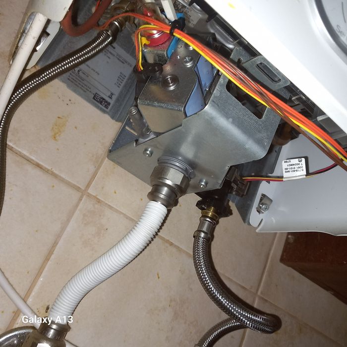 Vendo esquentador ventilado Vulcano em ótimas condições muito pouco uso com papéis de compra e está na garantia ainda zona de Setúbal entrego em mão