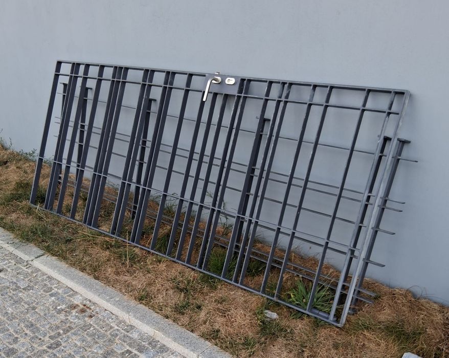 Portão e grade em ferro, como novos