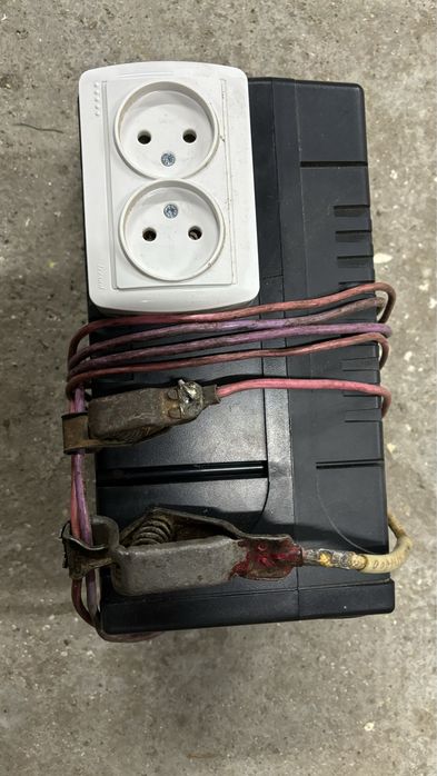 Блок безперебійного живлення перероблений в інвертор 12В -220В