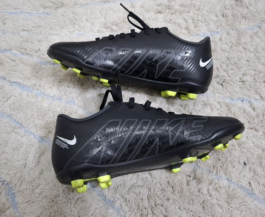 Chuteiras Nike Mercurial (37.5) + Caneleiras Kipsta