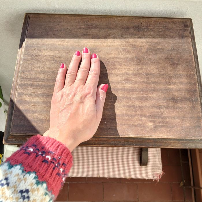 Mesinha de apoio, usada, para de restaurar á cor ou pintar