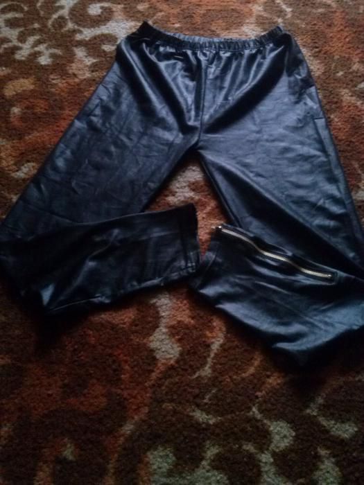 Legginsy skórzane z zipami na nogawkach