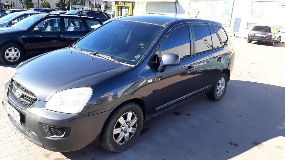 Автомобиль KIA СARENS