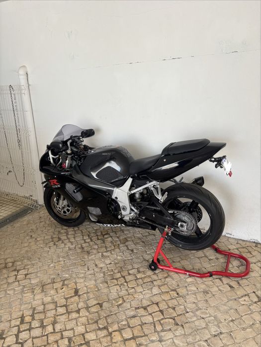 Suzuki gsxr750 k1