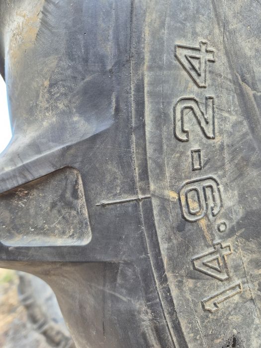 Opona 14.9-24  14.9r24